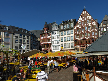 Fotos Römer mit Schirmen